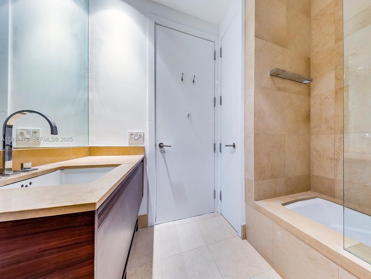 Apogee #2103 image #17