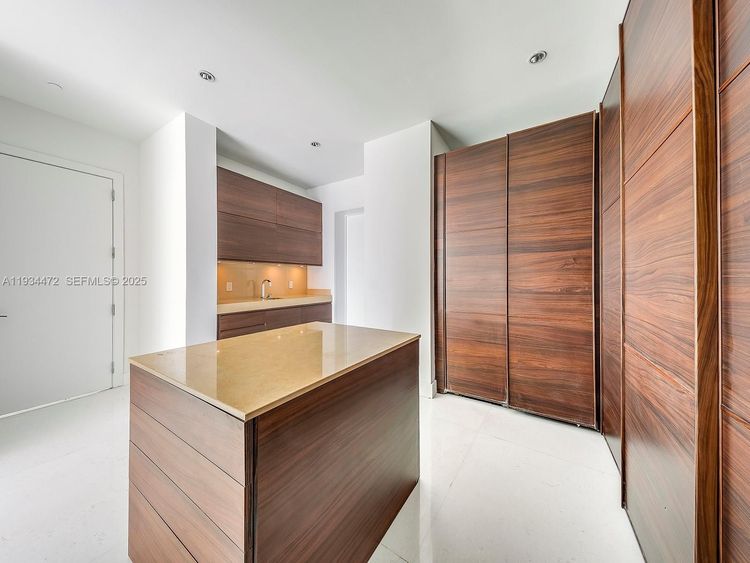 Apogee #2103 image #18