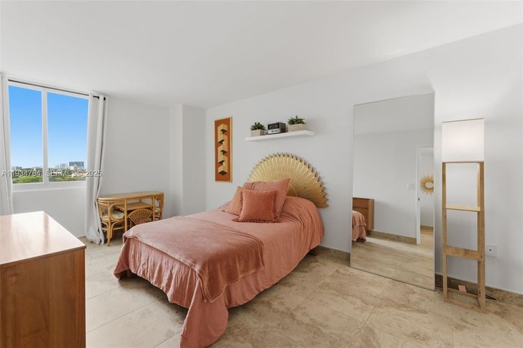 Madison Downtown #W-806 image #9