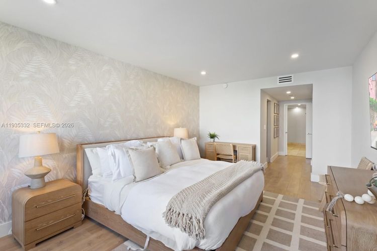 Key Colony IV Botanica #446 image #12