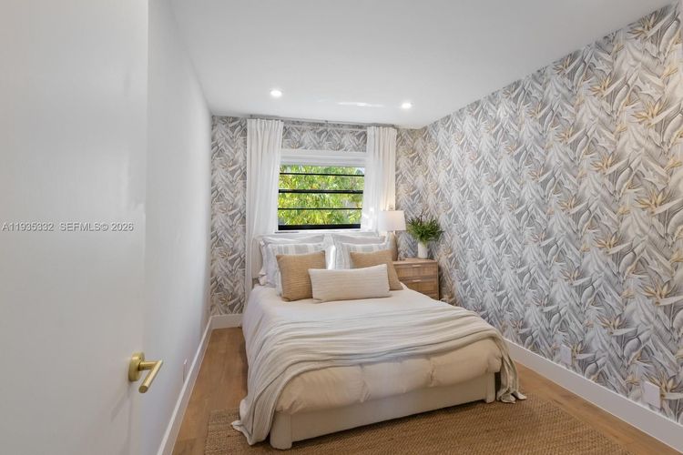 Key Colony IV Botanica #446 image #15