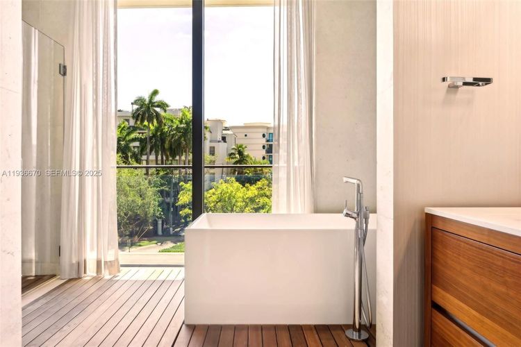 The Fairchild #309 image #11