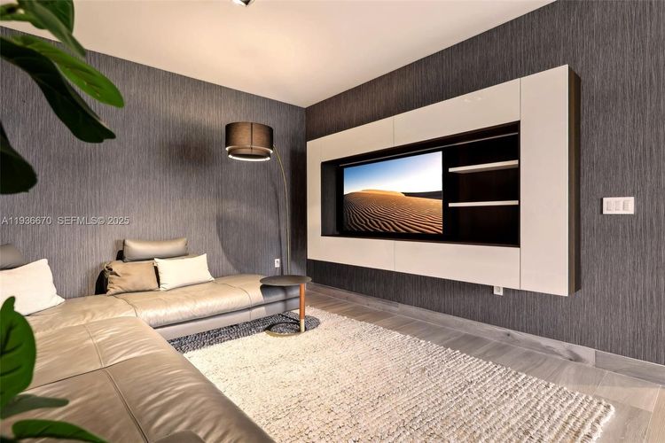 The Fairchild #309 image #15