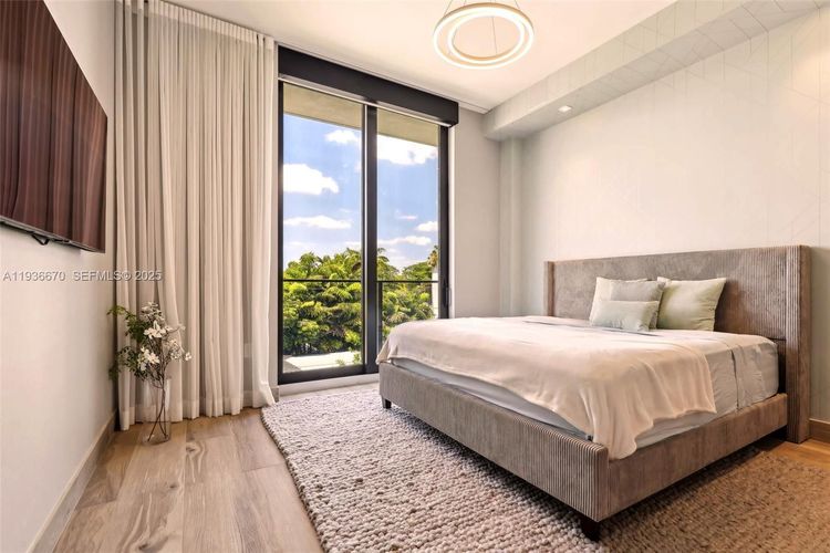 The Fairchild #309 image #18