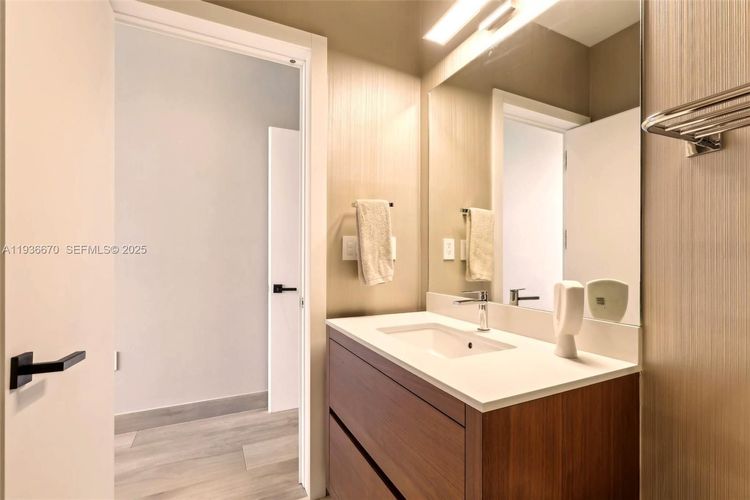 The Fairchild #309 image #22