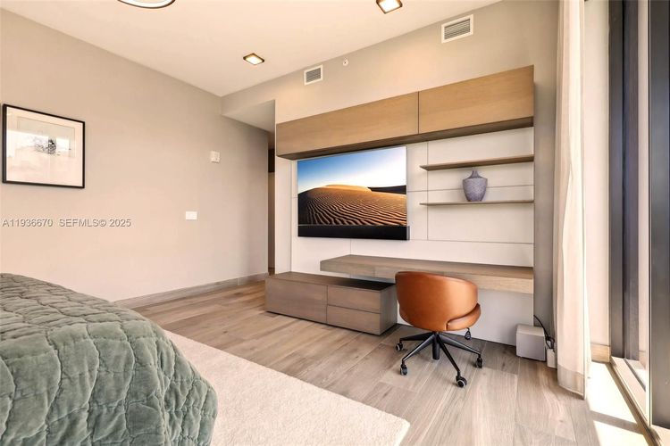 The Fairchild #309 image #32