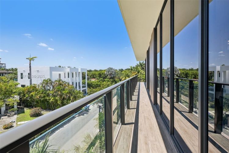 The Fairchild #309 image #36