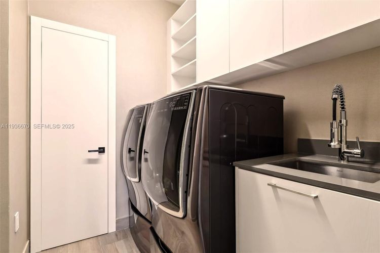 The Fairchild #309 image #48