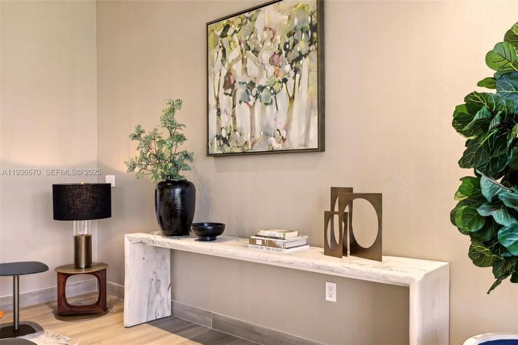 The Fairchild #309 image #6