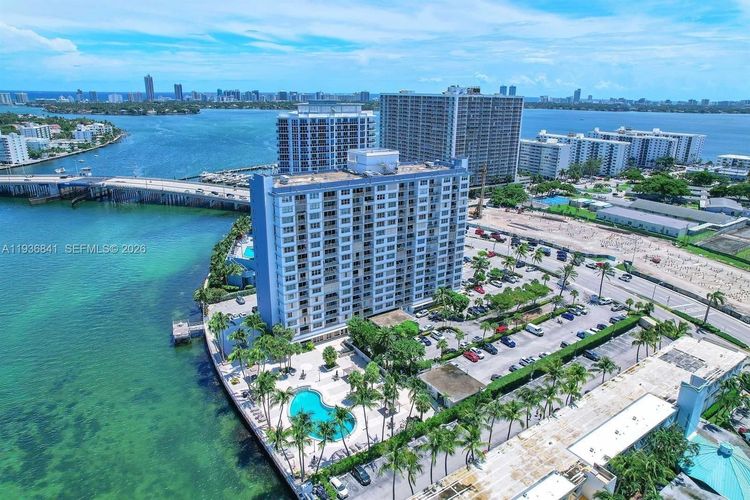 Kennedy House #15N image #20