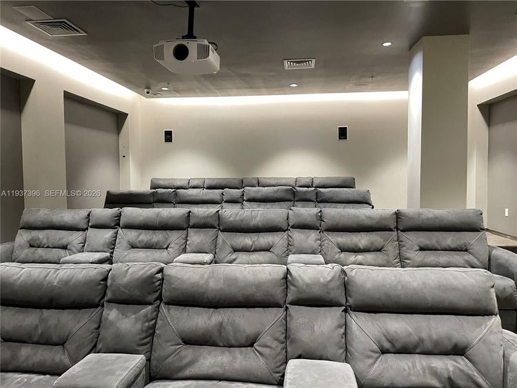 Harbour House #727 image #18