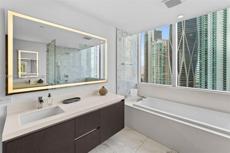 Paramount Miami Worldcenter #2601 image #27