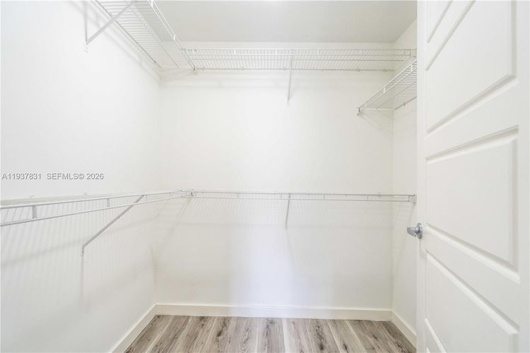 Majorca 300 #TH-102 image #17