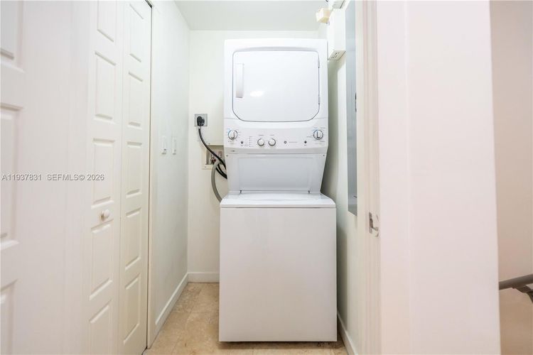 Majorca 300 #TH-102 image #31