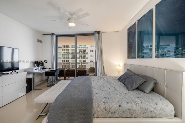 Aria on the Bay #1511 image #10