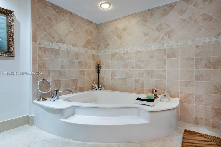 Towers of Quayside Condo #4 #1005 image #18