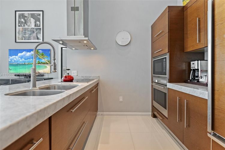 Icon Brickell II #2204 image #6