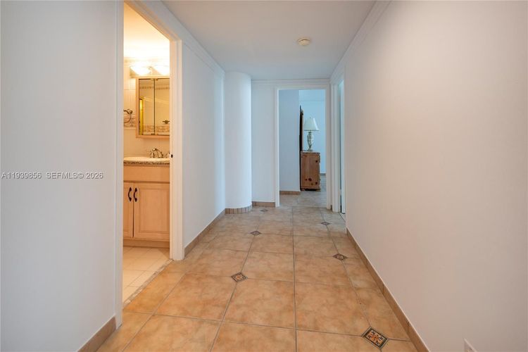 Sea Air Towers #1406 image #11