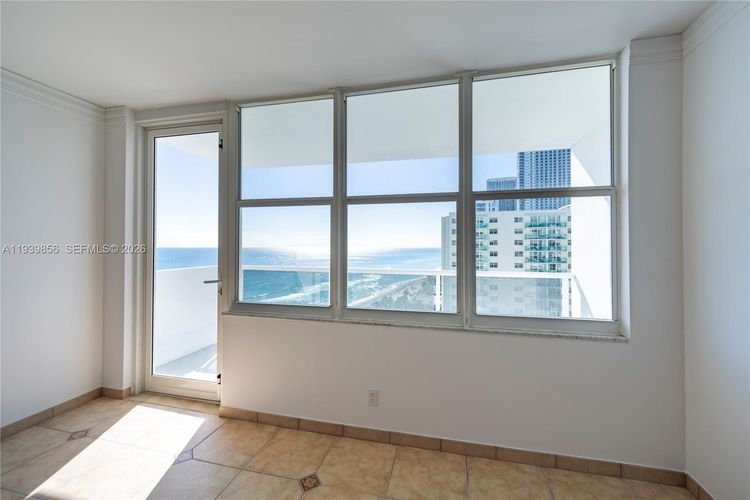 Sea Air Towers #1406 image #15