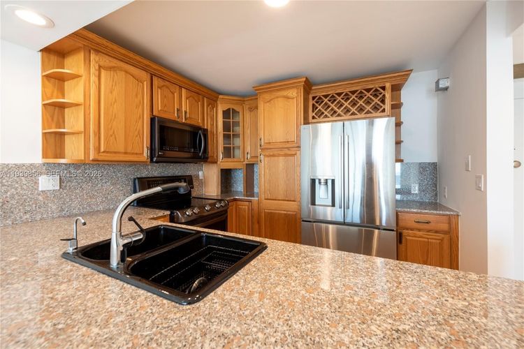 Sea Air Towers #1406 image #6