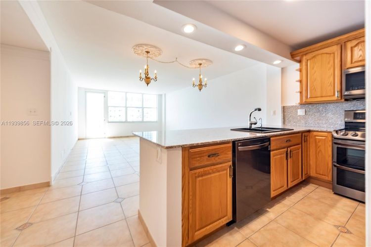 Sea Air Towers #1406 image #8