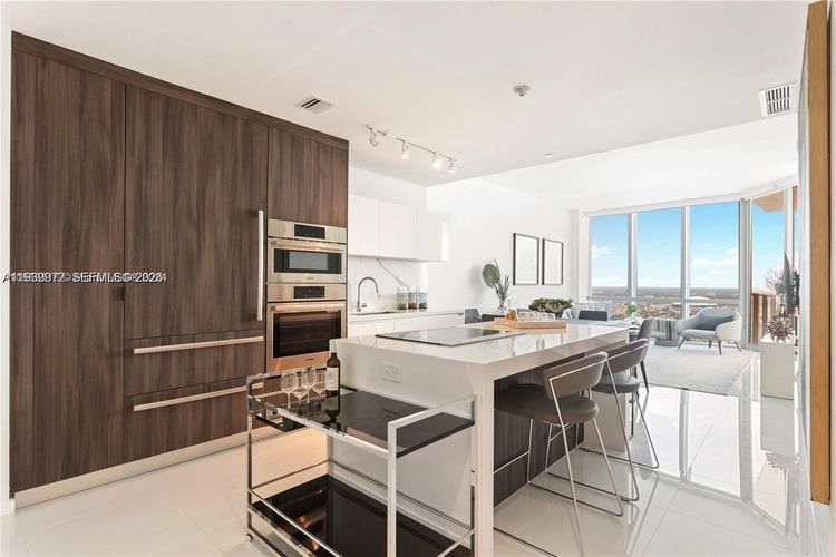 Paramount Miami Worldcenter #4106 image #8