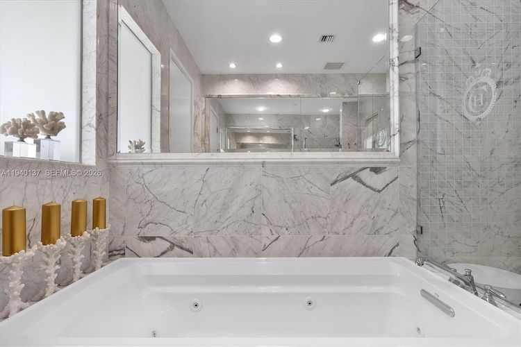 Chateau Beach Residences #2502 image #15