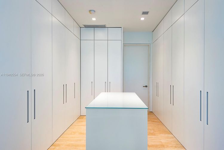 Louver House #302 image #8