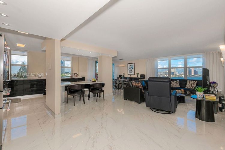 Winston Towers #619 image #10