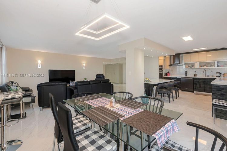 Winston Towers #619 image #7