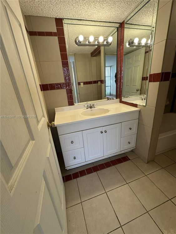 Plaza of the Americas #116 image #8