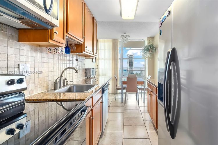 Winston Towers #1520 image #15