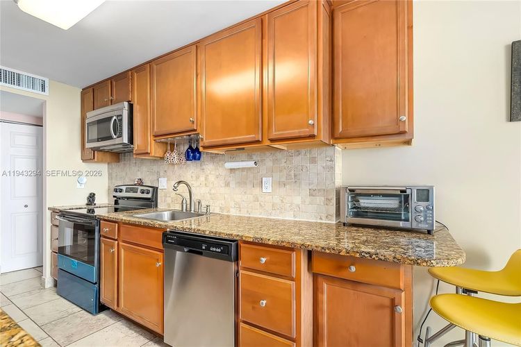 Winston Towers #1520 image #17