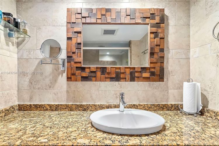 Winston Towers #1520 image #29