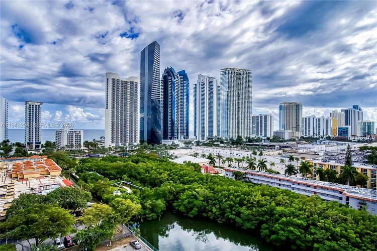 Winston Towers #1520 image #7