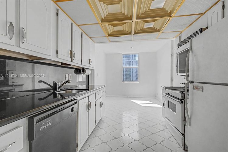 Prince George Condo #14M image #10