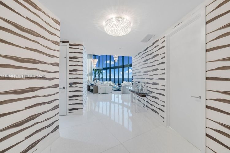 Porsche Design Tower #5201 image #35