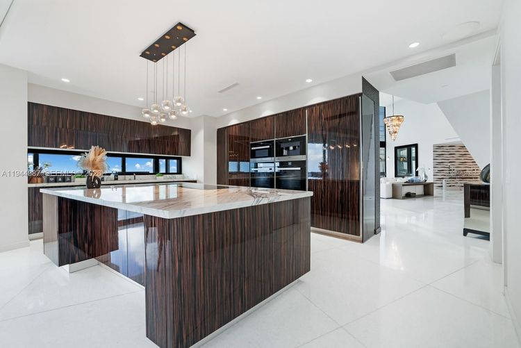 Porsche Design Tower #5201 image #9