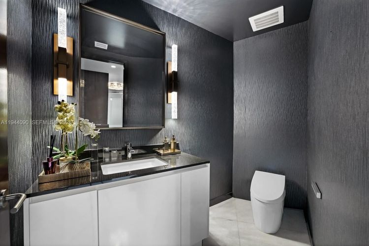 Porsche Design Tower #5201 image #10