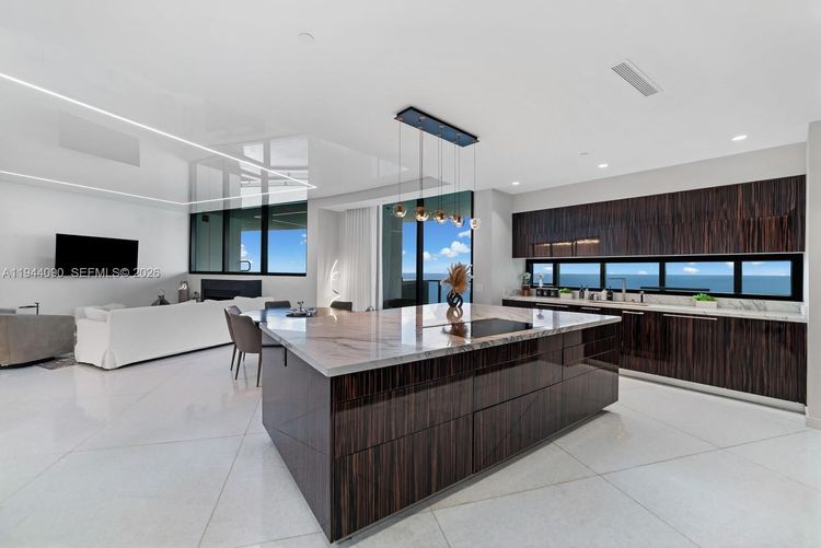 Porsche Design Tower #5201 image #11