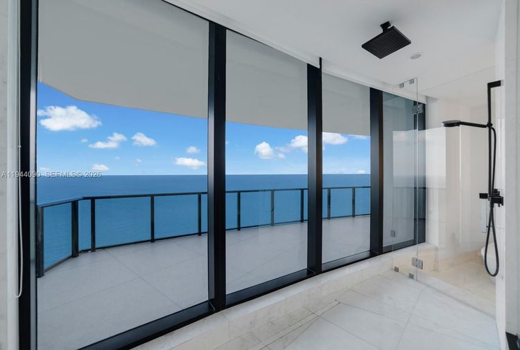 Porsche Design Tower #5201 image #27