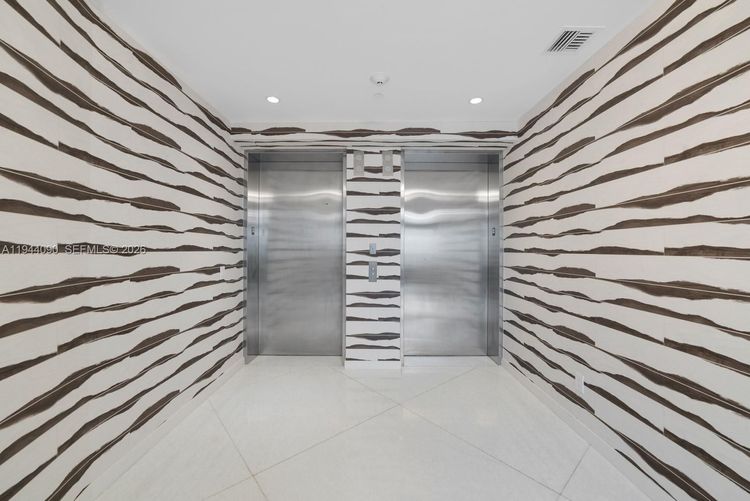 Porsche Design Tower #5201 image #37