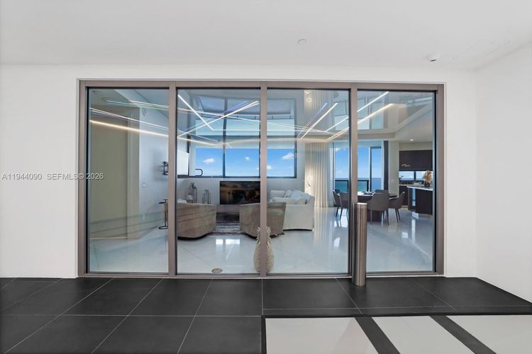 Porsche Design Tower #5201 image #43