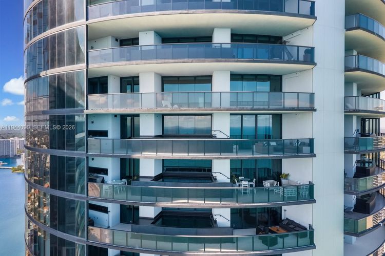 Porsche Design Tower #5201 image #57