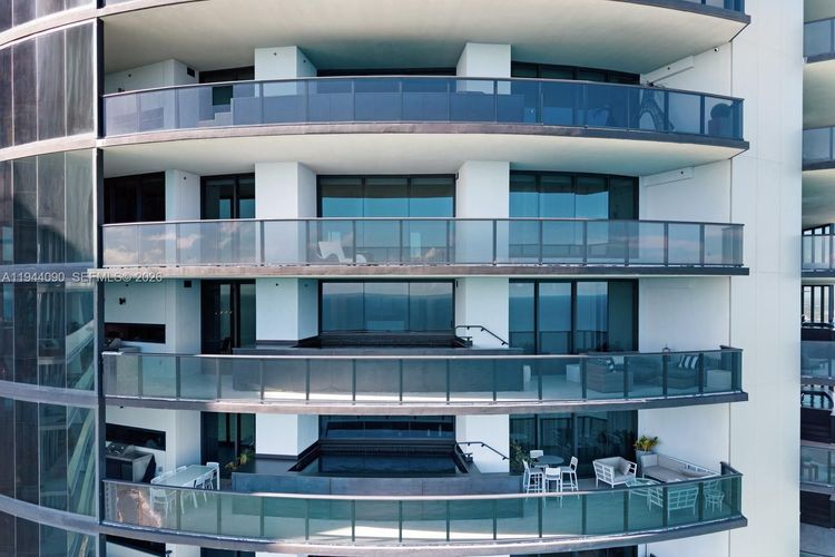 Porsche Design Tower #5201 image #58