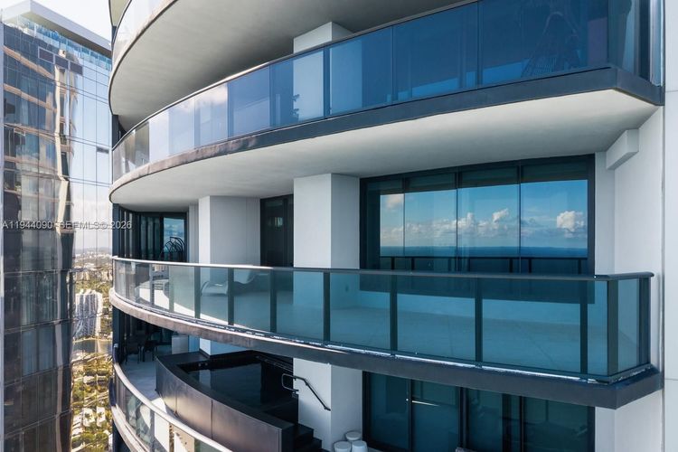 Porsche Design Tower #5201 image #59