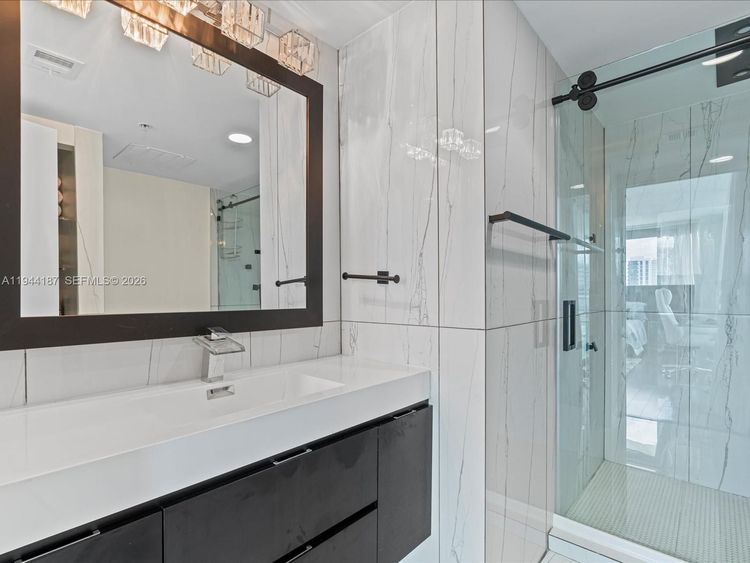 Onyx #1101 image #30