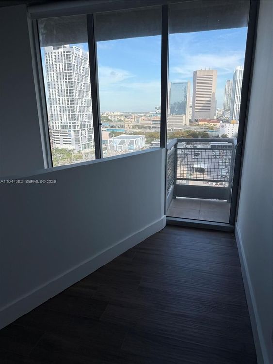 Neo Vertika #1703 image #10