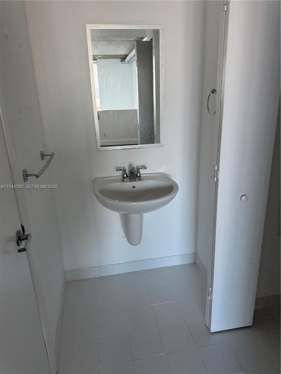 Neo Vertika #1703 image #14