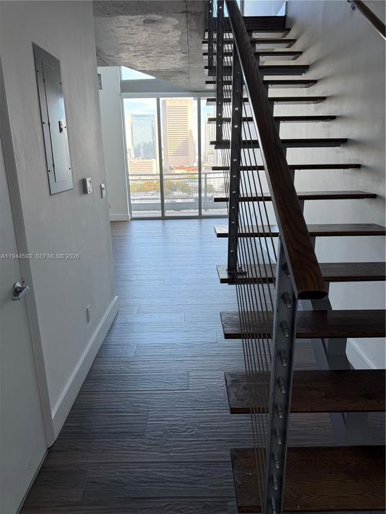 Neo Vertika #1703 image #9